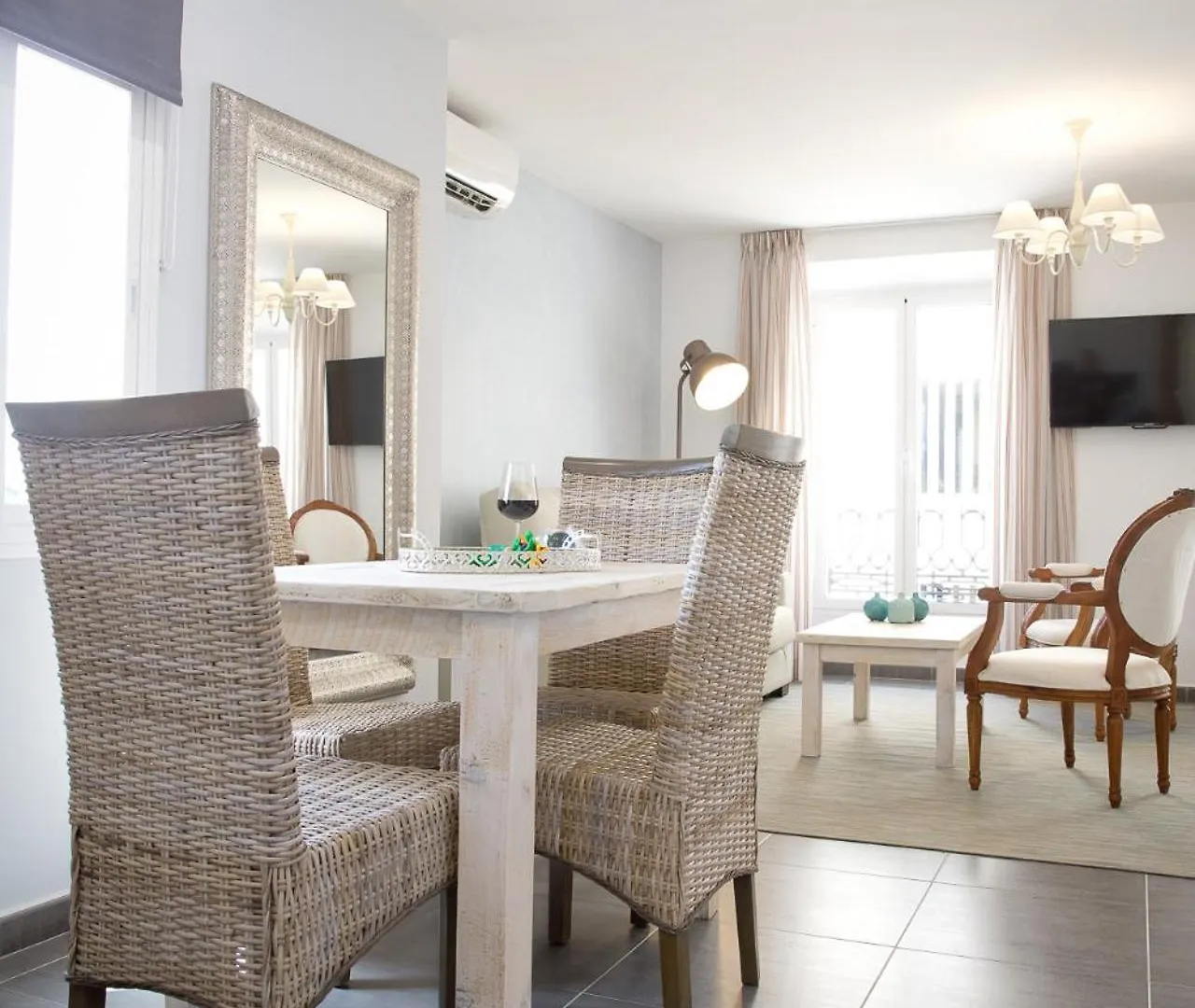 Holidays2Malaga Dos Aceras In Old Town & High Speed Wifi 0*,  España